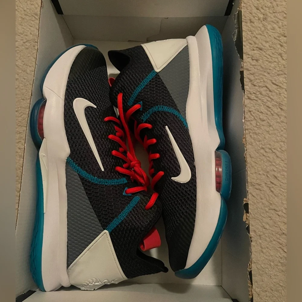 NEW Nike LeBron Witness IV basketball shoes SIZE 11